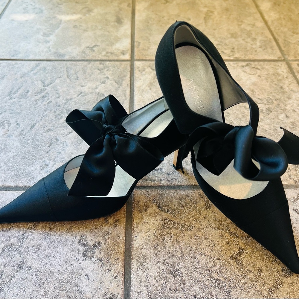 ANN KLIEN GOURGEOUS♥️ Black Satin Bow Pointed-Toe Women's Heels. Runway Model